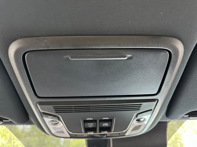 Vehicle image 34 of 37