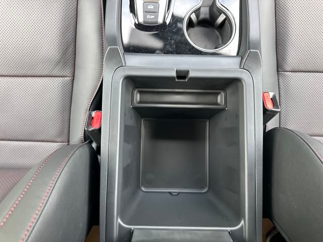 Vehicle image 27 of 37