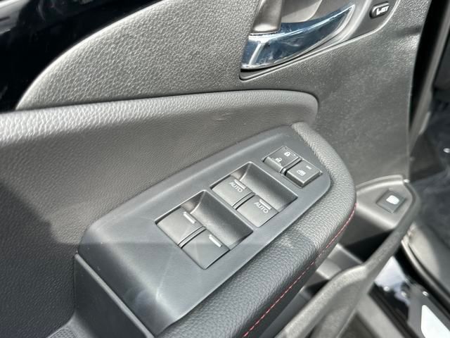 Vehicle image 28 of 37