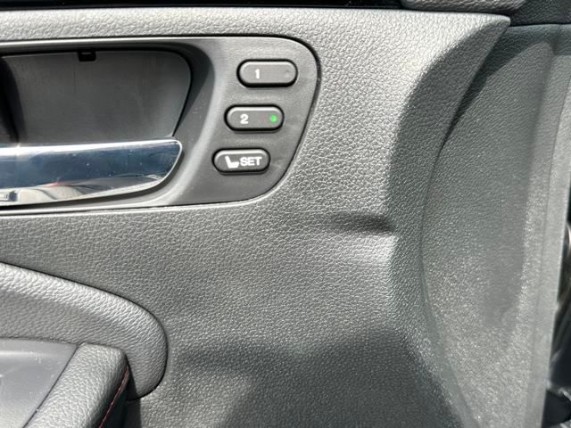 Vehicle image 32 of 37