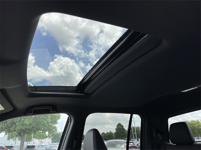 Vehicle image 14 of 26