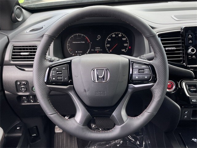 Vehicle image 15 of 26