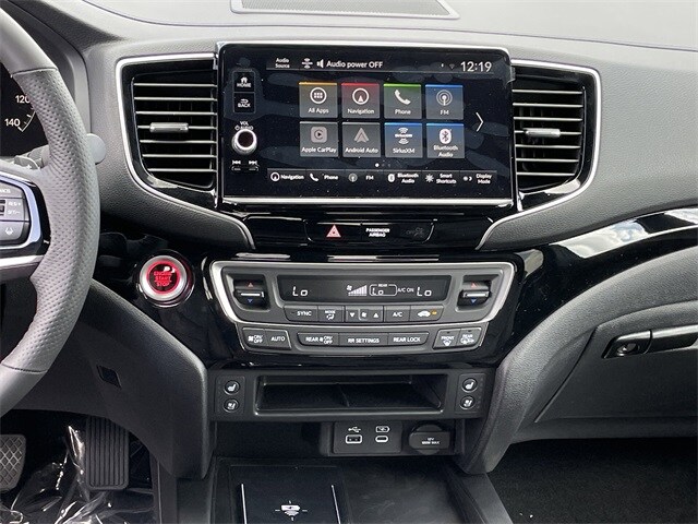 Vehicle image 19 of 26