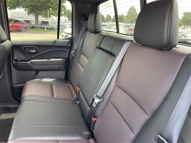 Vehicle image 11 of 26