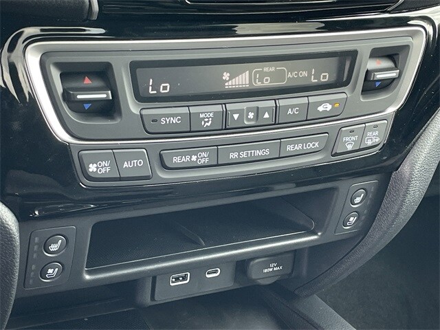 Vehicle image 25 of 26