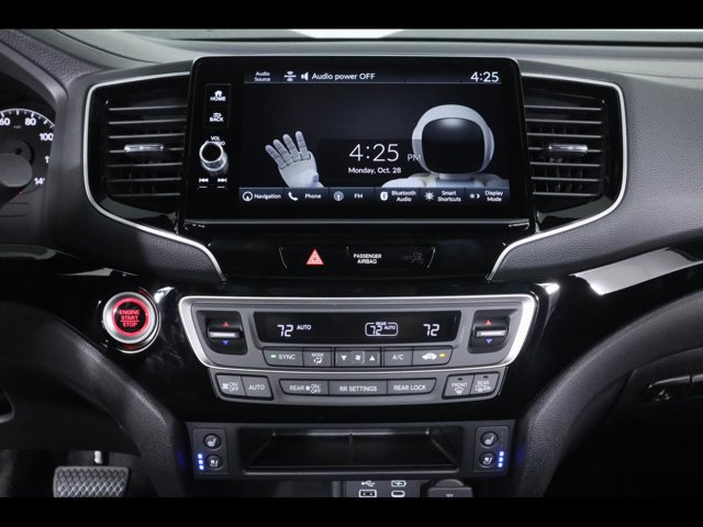 Vehicle image 19 of 26