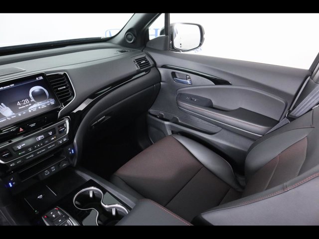 Vehicle image 24 of 26