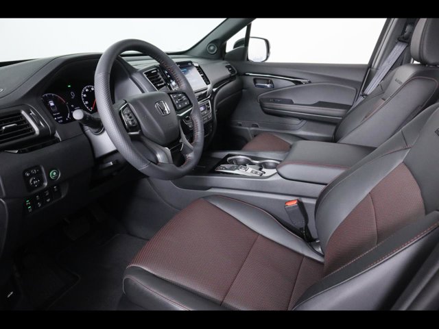 Vehicle image 23 of 26