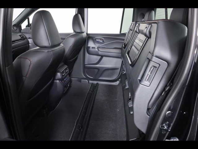 Vehicle image 14 of 26