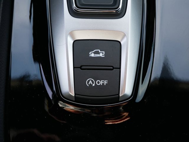Vehicle image 22 of 32