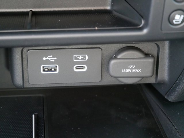 Vehicle image 25 of 32