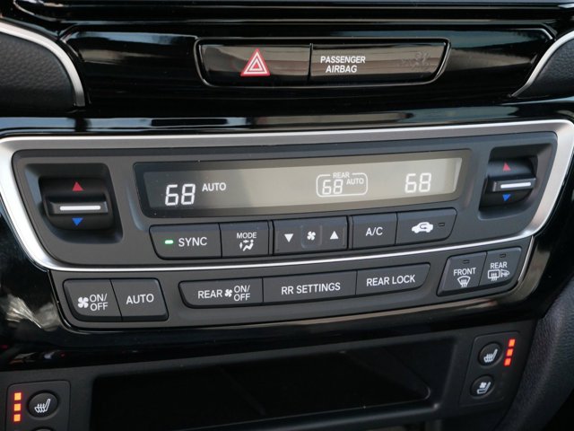Vehicle image 27 of 32