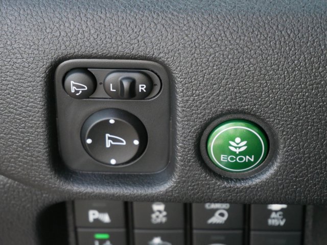 Vehicle image 18 of 32