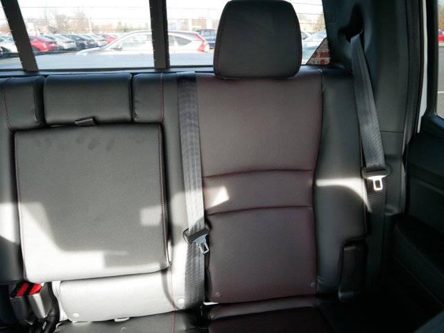 Vehicle image 14 of 32