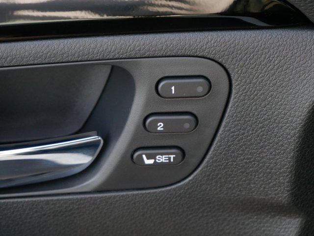 Vehicle image 16 of 32