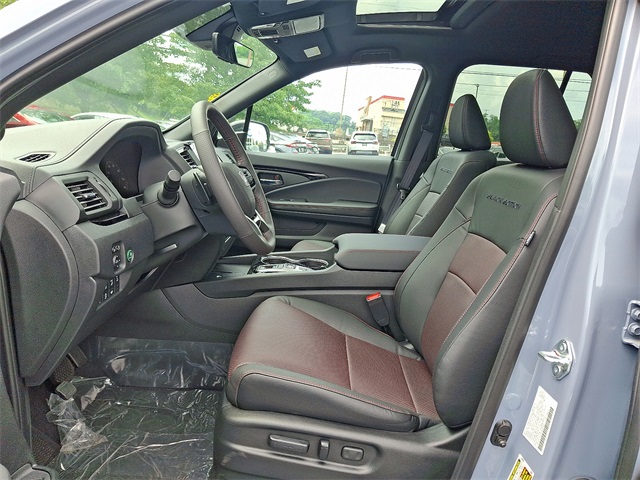 Vehicle image 5 of 10