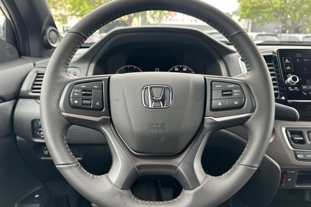 Vehicle image 25 of 33