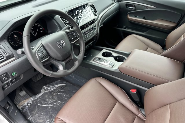 Vehicle image 10 of 33