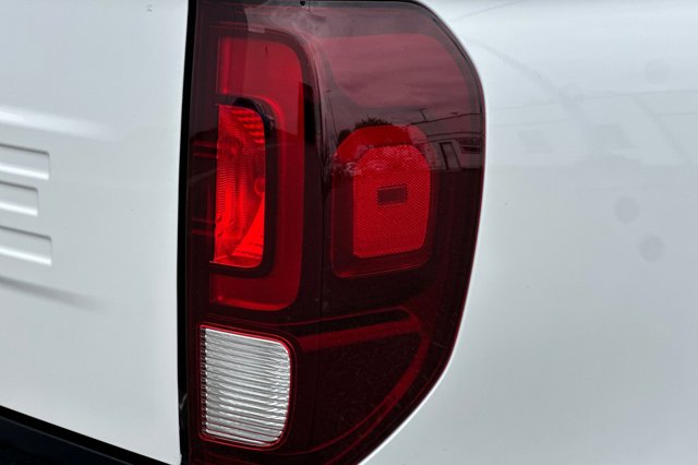 Vehicle image 31 of 33