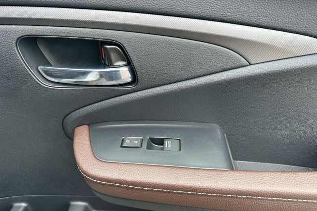 Vehicle image 19 of 33