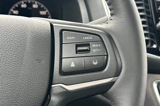 Vehicle image 27 of 33