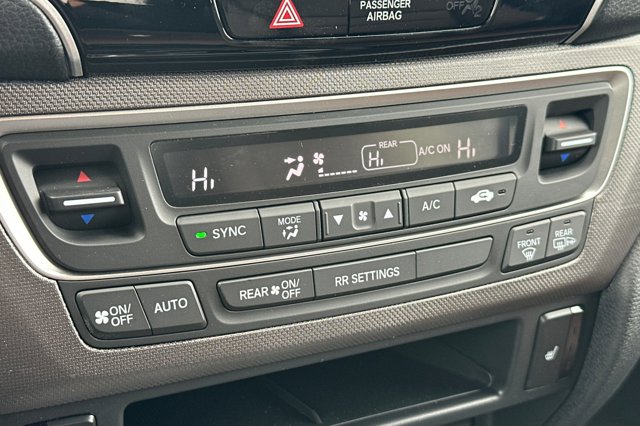 Vehicle image 22 of 33