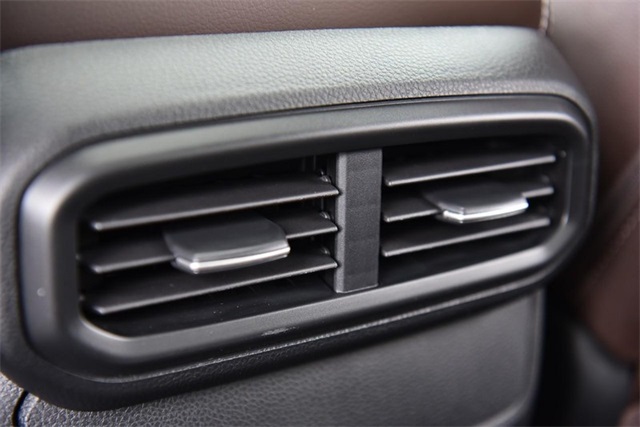 Vehicle image 28 of 29