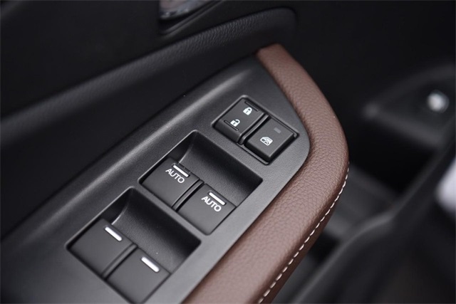 Vehicle image 9 of 29
