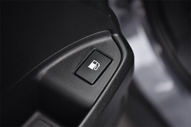 Vehicle image 10 of 29