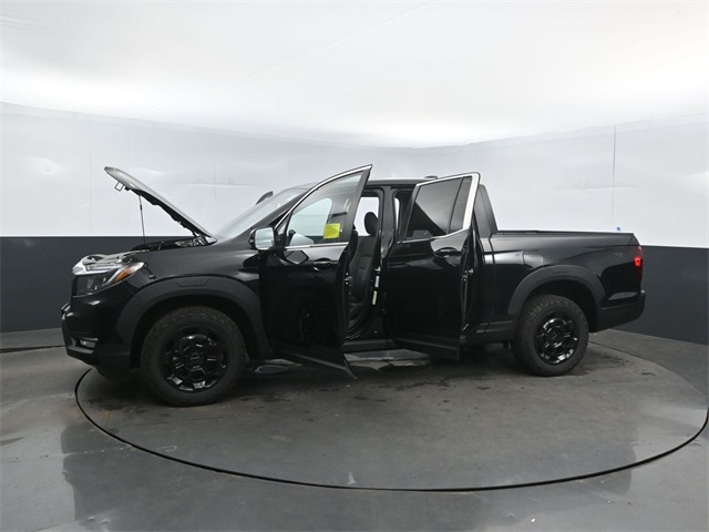 2025 Honda Ridgeline RTL+ Image 5 of 59