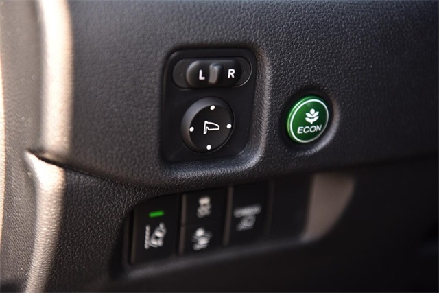 Vehicle image 13 of 29