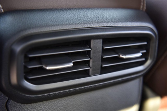 Vehicle image 28 of 29