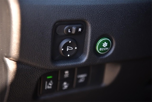 Vehicle image 13 of 29
