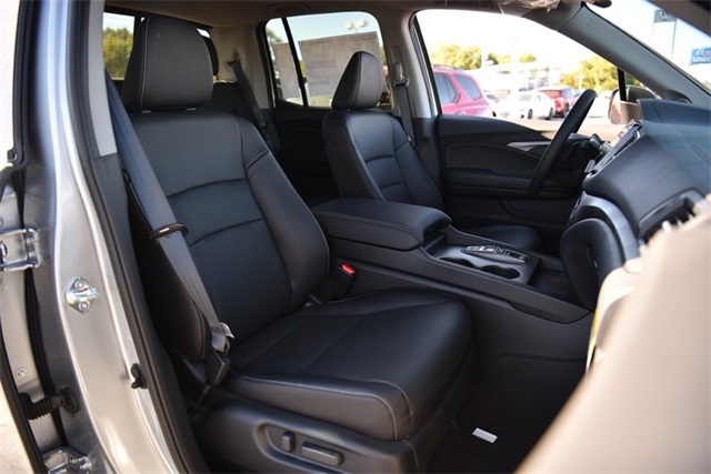 Vehicle image 25 of 29