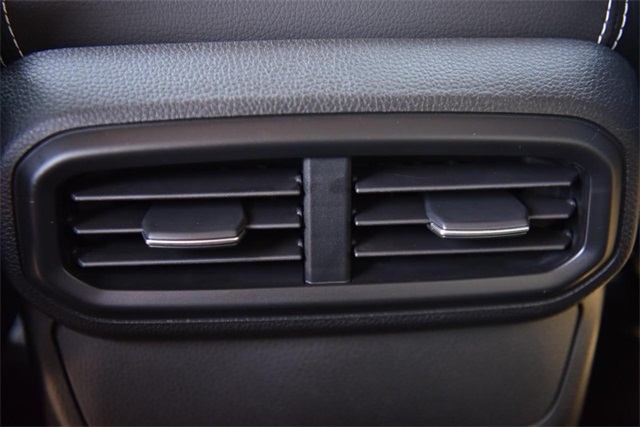 Vehicle image 28 of 29
