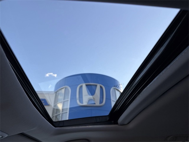 Vehicle image 16 of 16