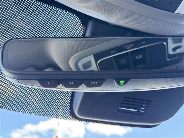 Vehicle image 15 of 16