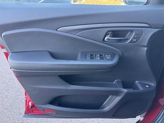Vehicle image 10 of 16