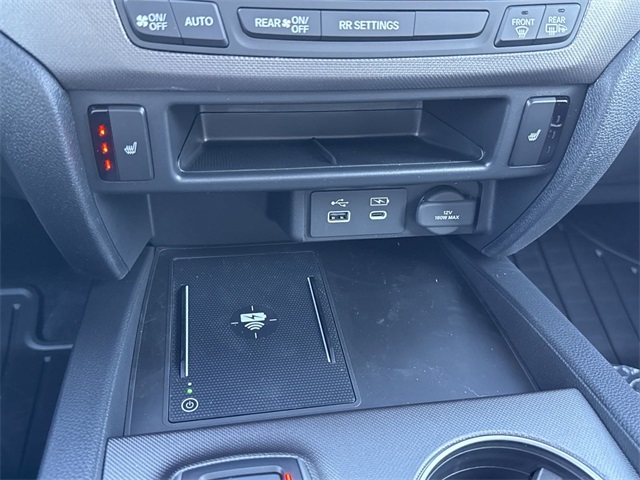Vehicle image 13 of 16