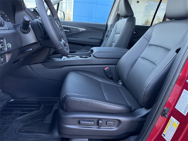 Vehicle image 7 of 16