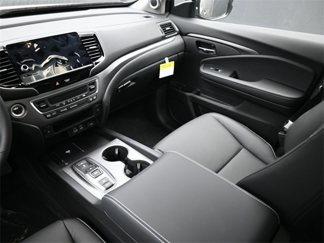 Vehicle image 25 of 33