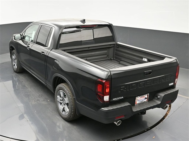 Vehicle image 23 of 33