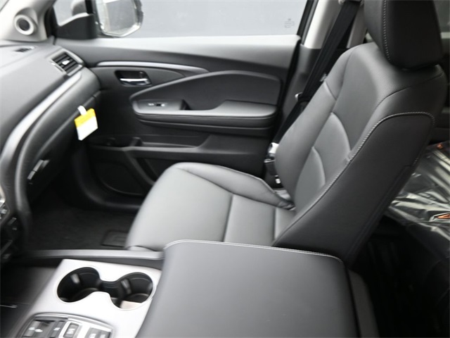 Vehicle image 26 of 33