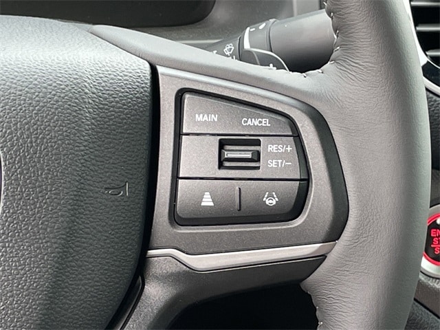 Vehicle image 13 of 26