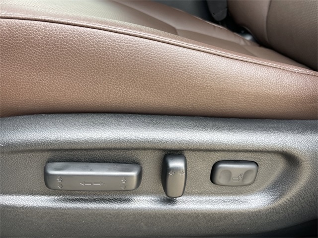 Vehicle image 24 of 26