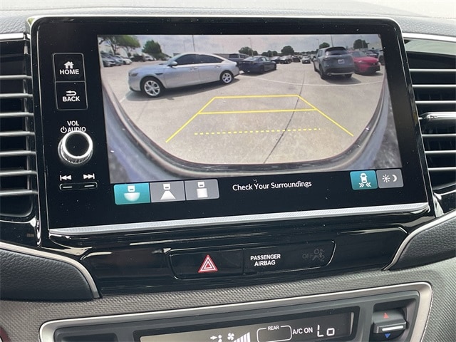 Vehicle image 16 of 26