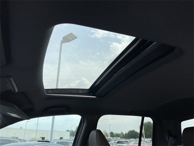 Vehicle image 22 of 26