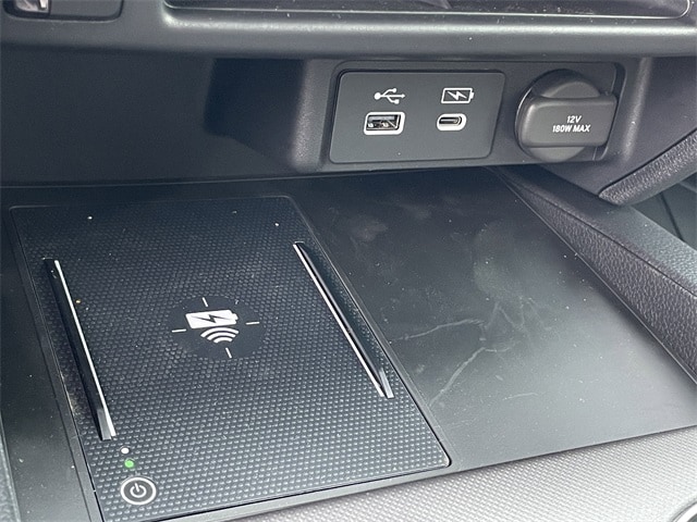 Vehicle image 18 of 26