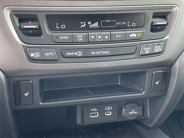 Vehicle image 17 of 26