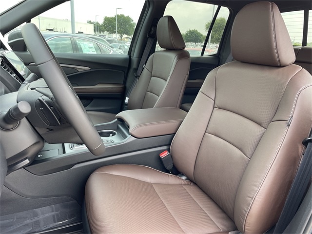 Vehicle image 23 of 26